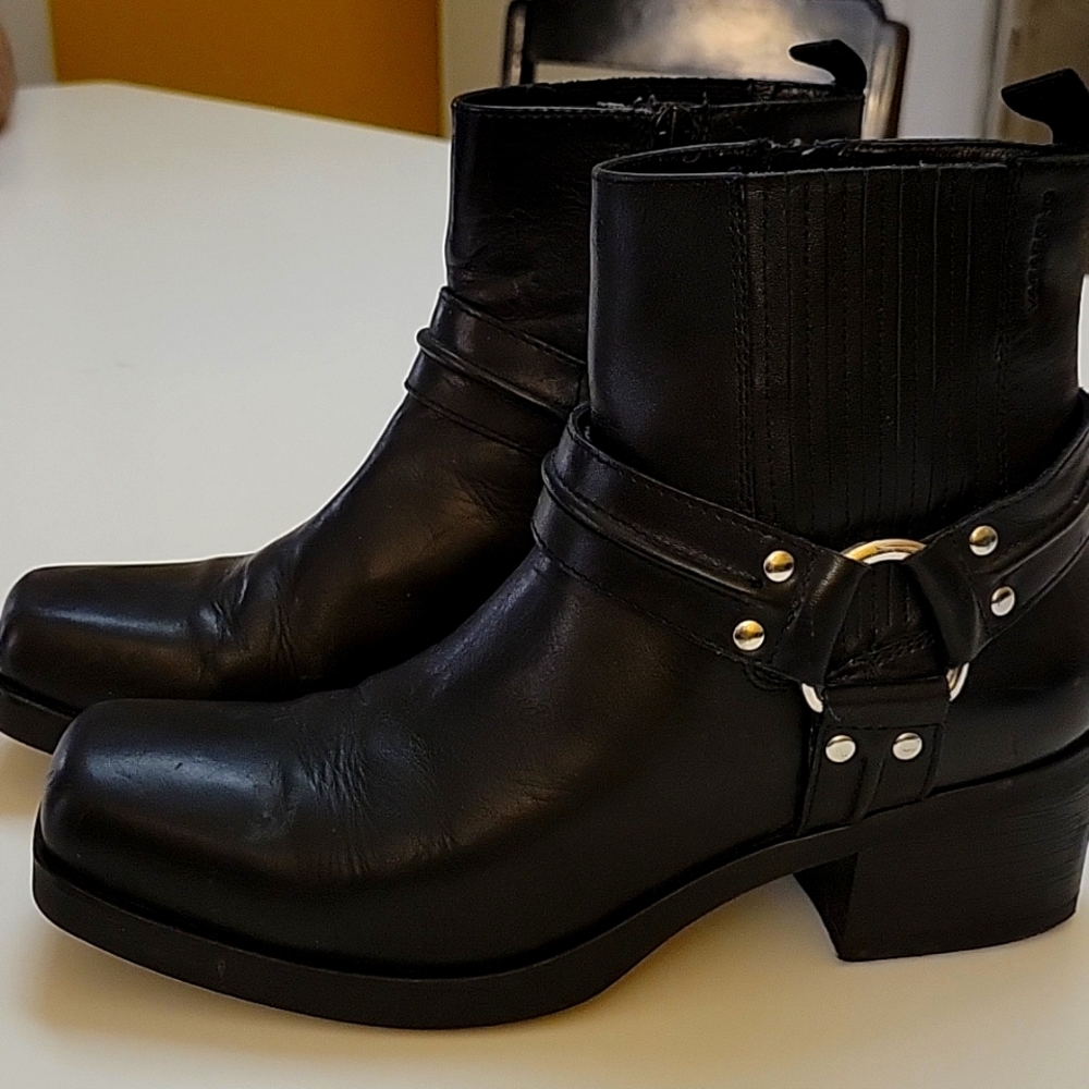 Vagabond black harness ankle boots. Size 39